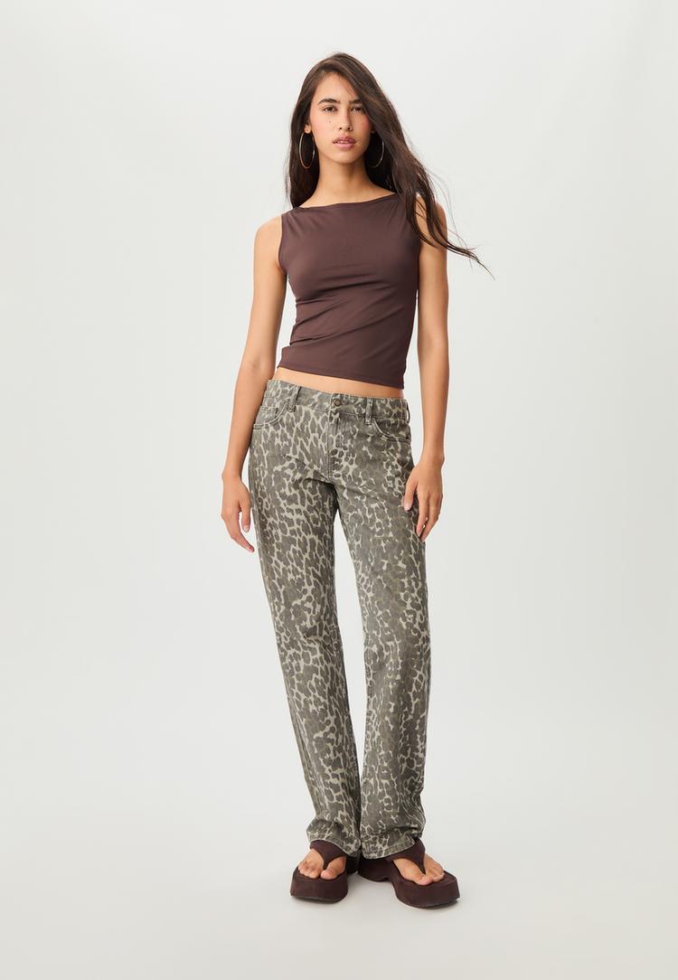 top smanicato con scollo a barchetta