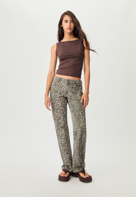 kayk yaka kolsuz tisort