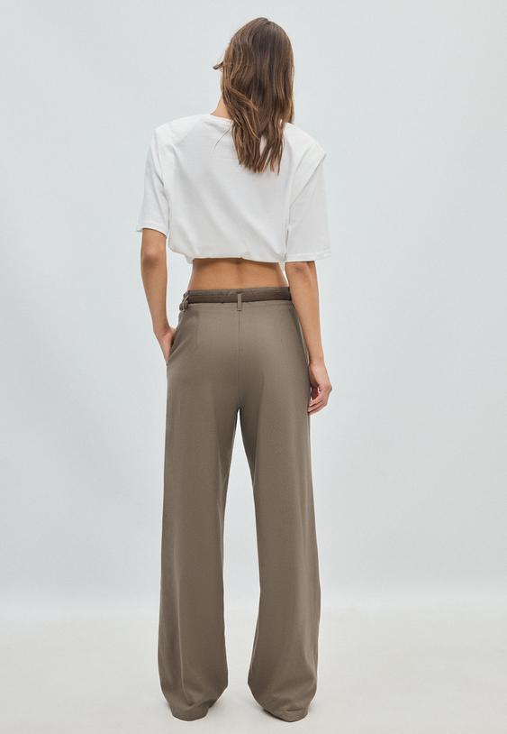 Stradivarius Rechte Broek Met Riem En Linnen-Look Bruin 32
