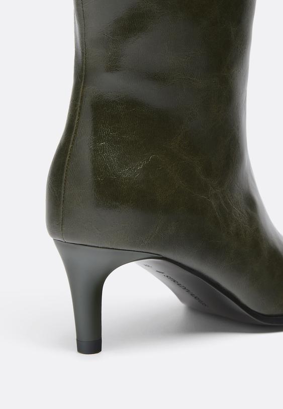 Stradivarius Μπότες Με Kitten Heel Και Φαρδύ Επάνω Μέρος Σε Χακί Χακί 38