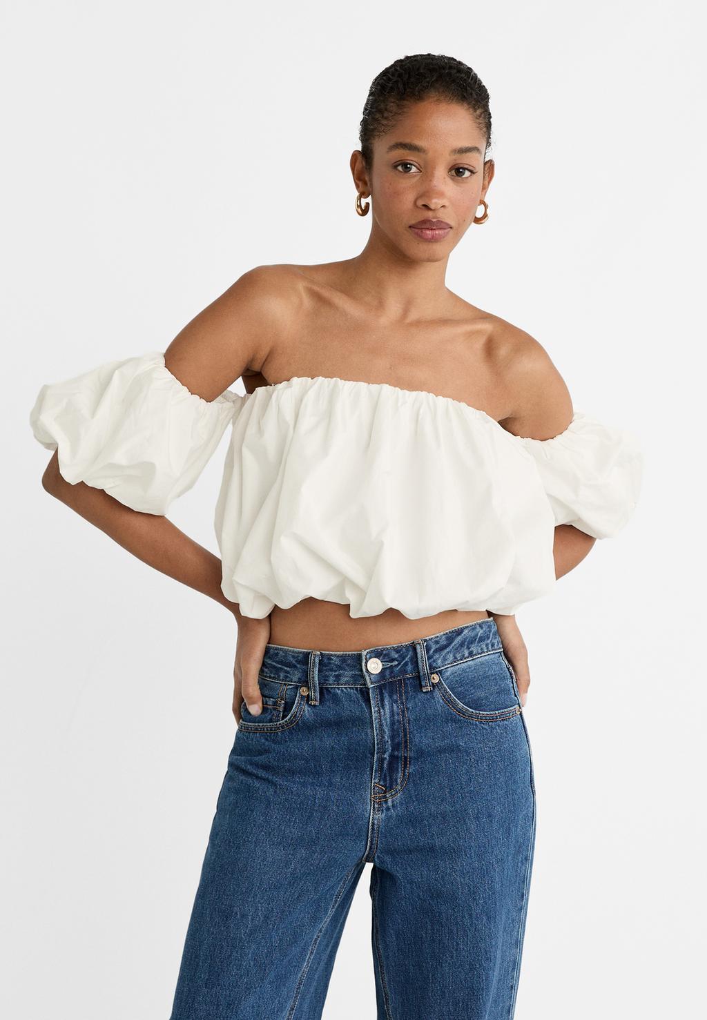 Top bouffant avec épaules dénudées