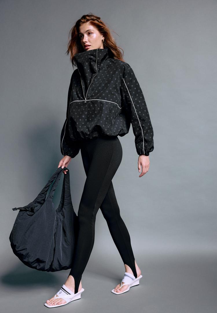 High-waist stirrup leggings — Black