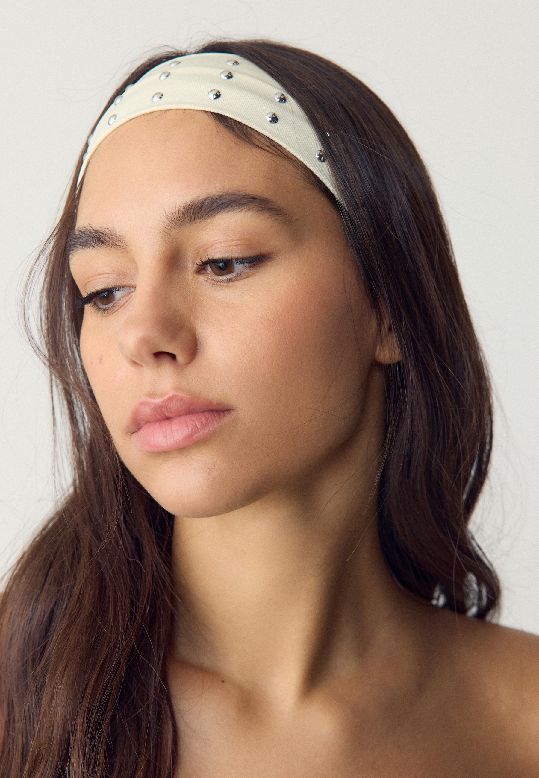 SET OF 2 FUR RIBBONS WITH STUDS — Pale pink