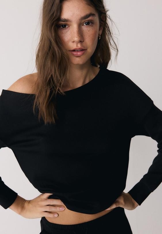 Yumuşak dokulu, açık omuzlu sweatshirt - Görsel 5