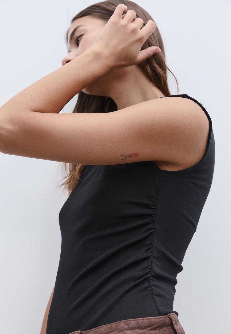 maglietta basic fitted effetto arricciato