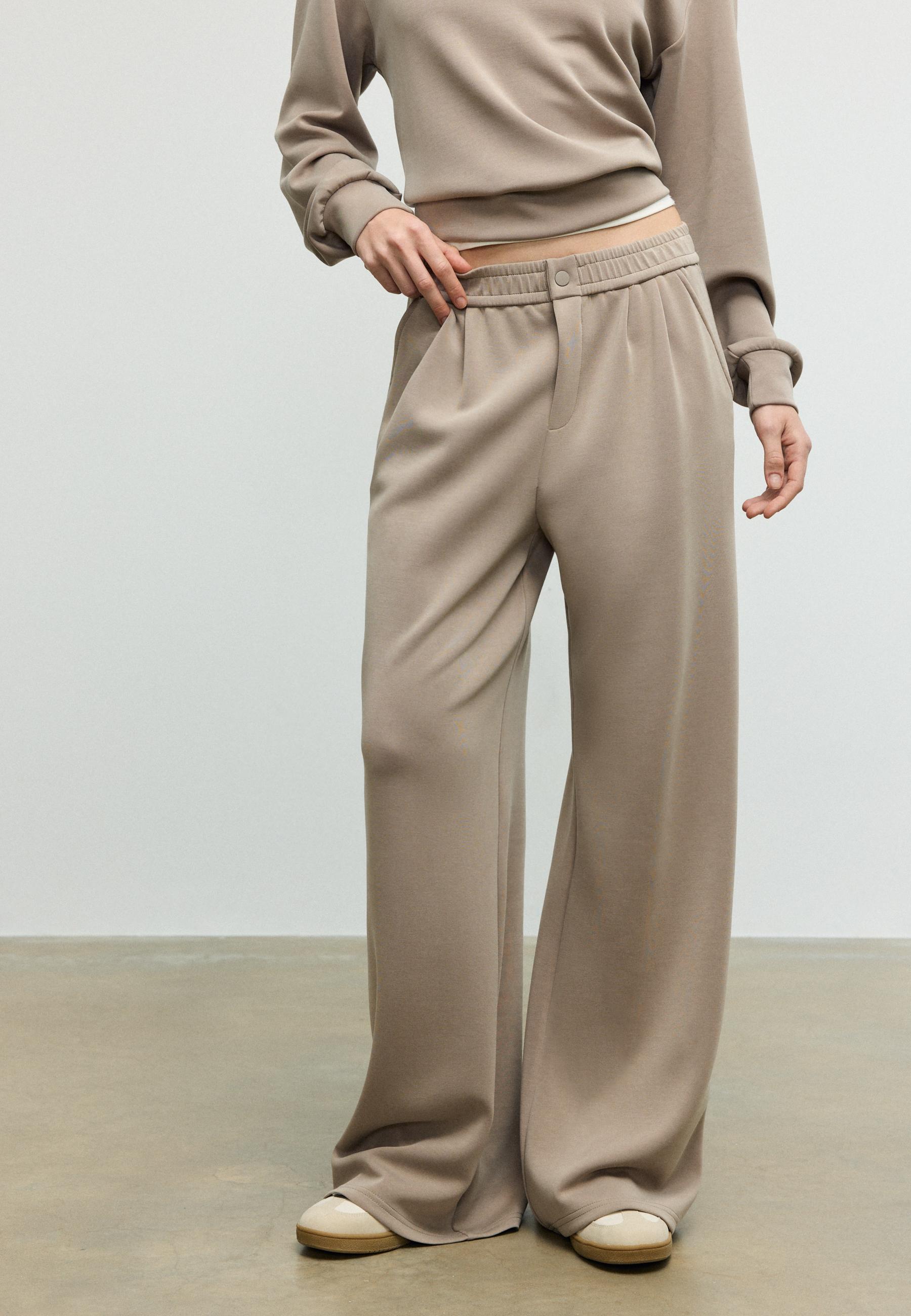 Soft-touch darted trousers — Beige