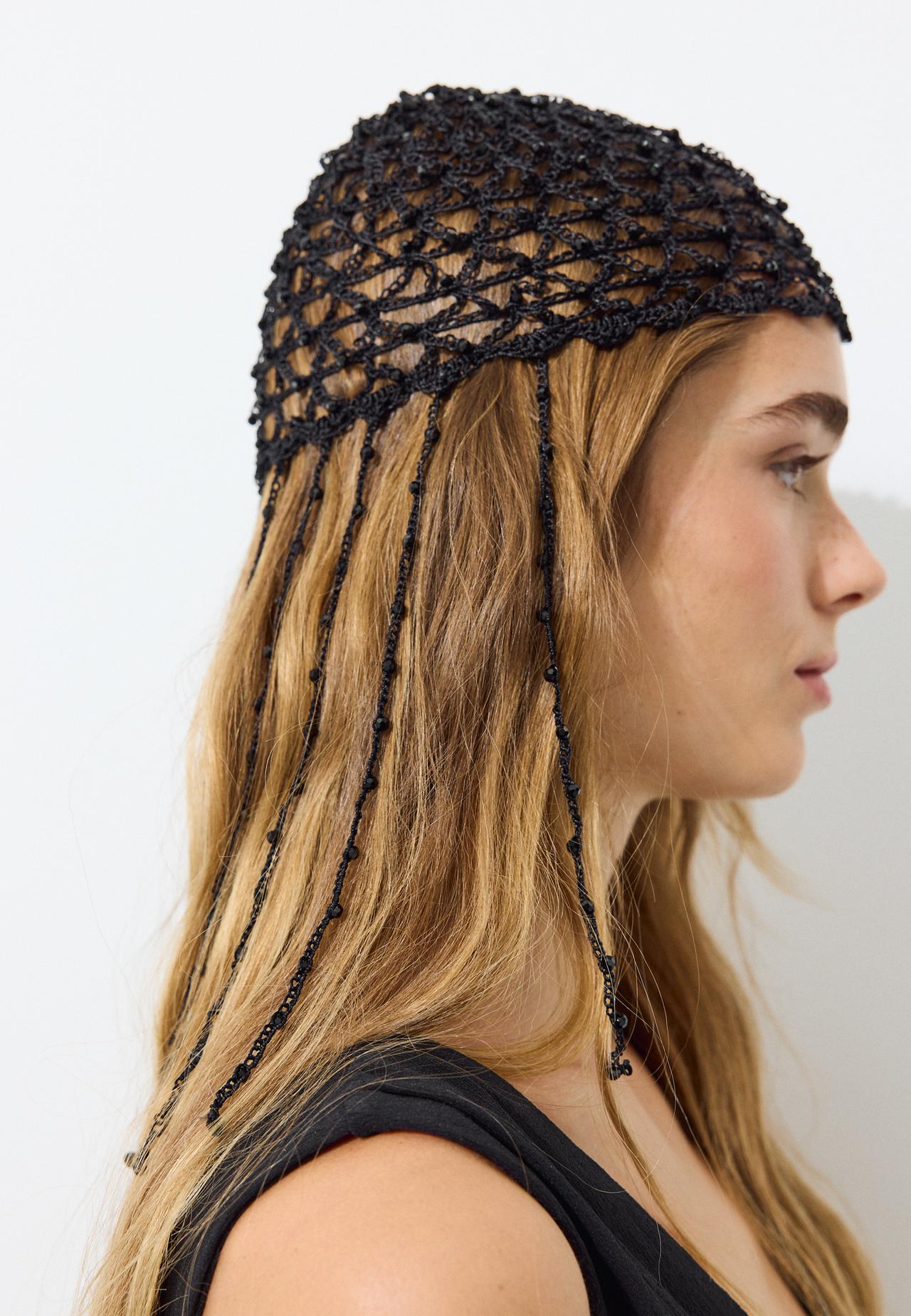 Long fringe cap — Black