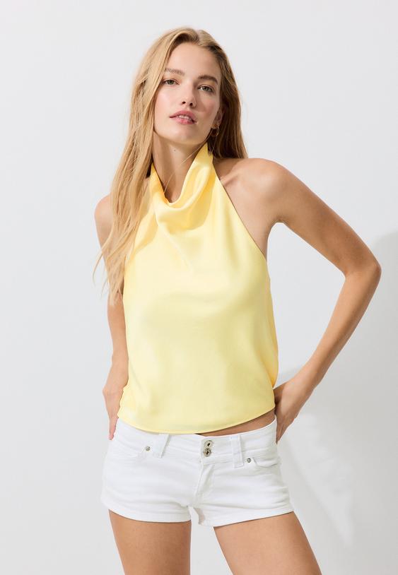 Satynowy top z dekoltem halter