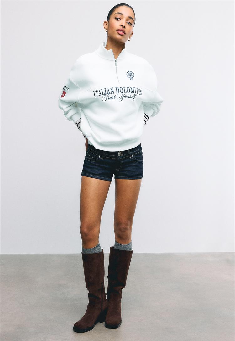 felpa con cerniera e ricami