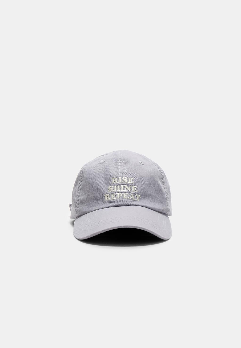 Gorra mensaje bordado