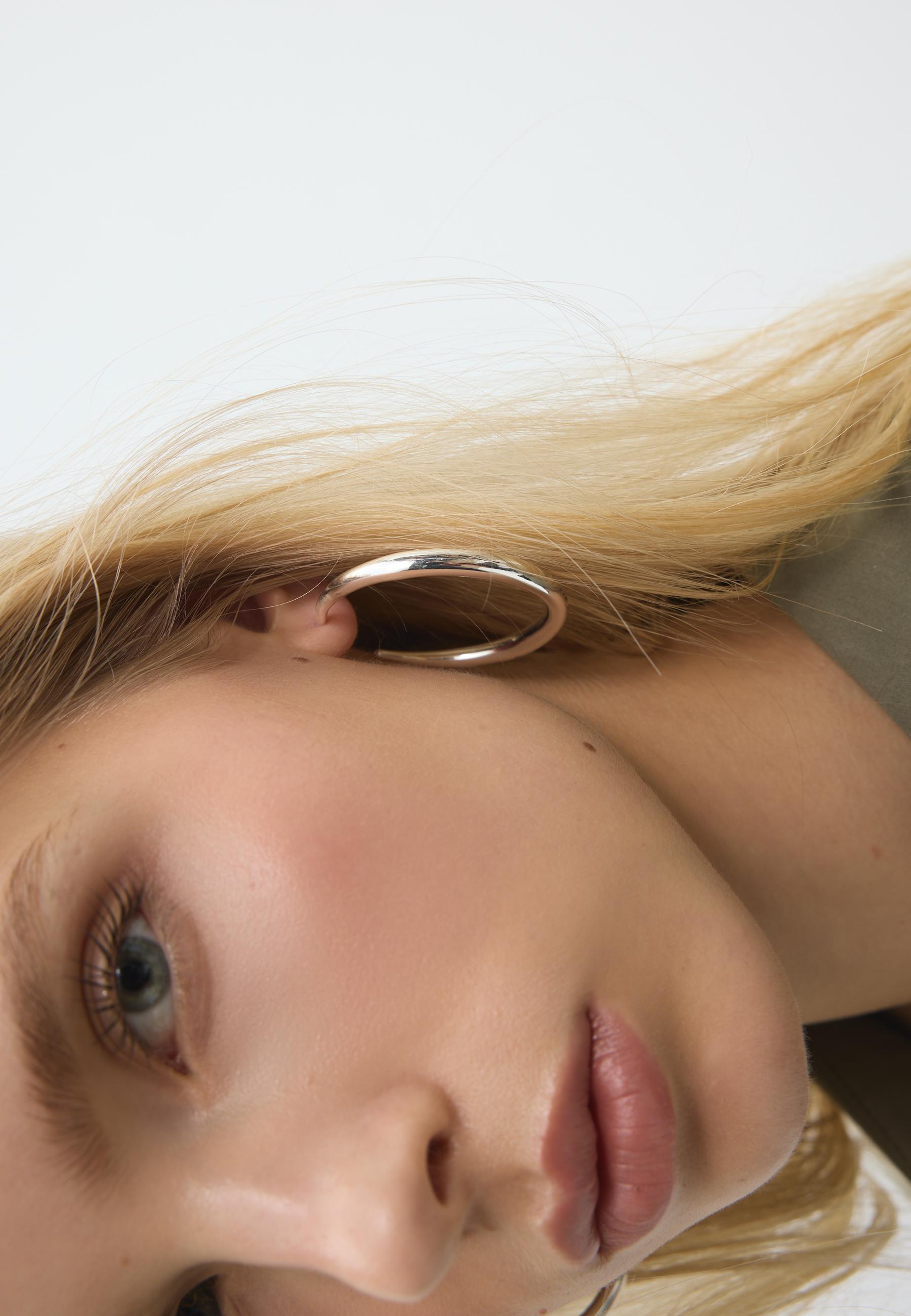 Hoop earrings — Grey