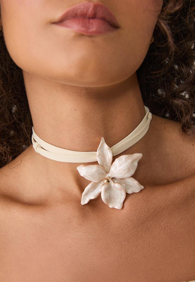 collar combinado flor enamel