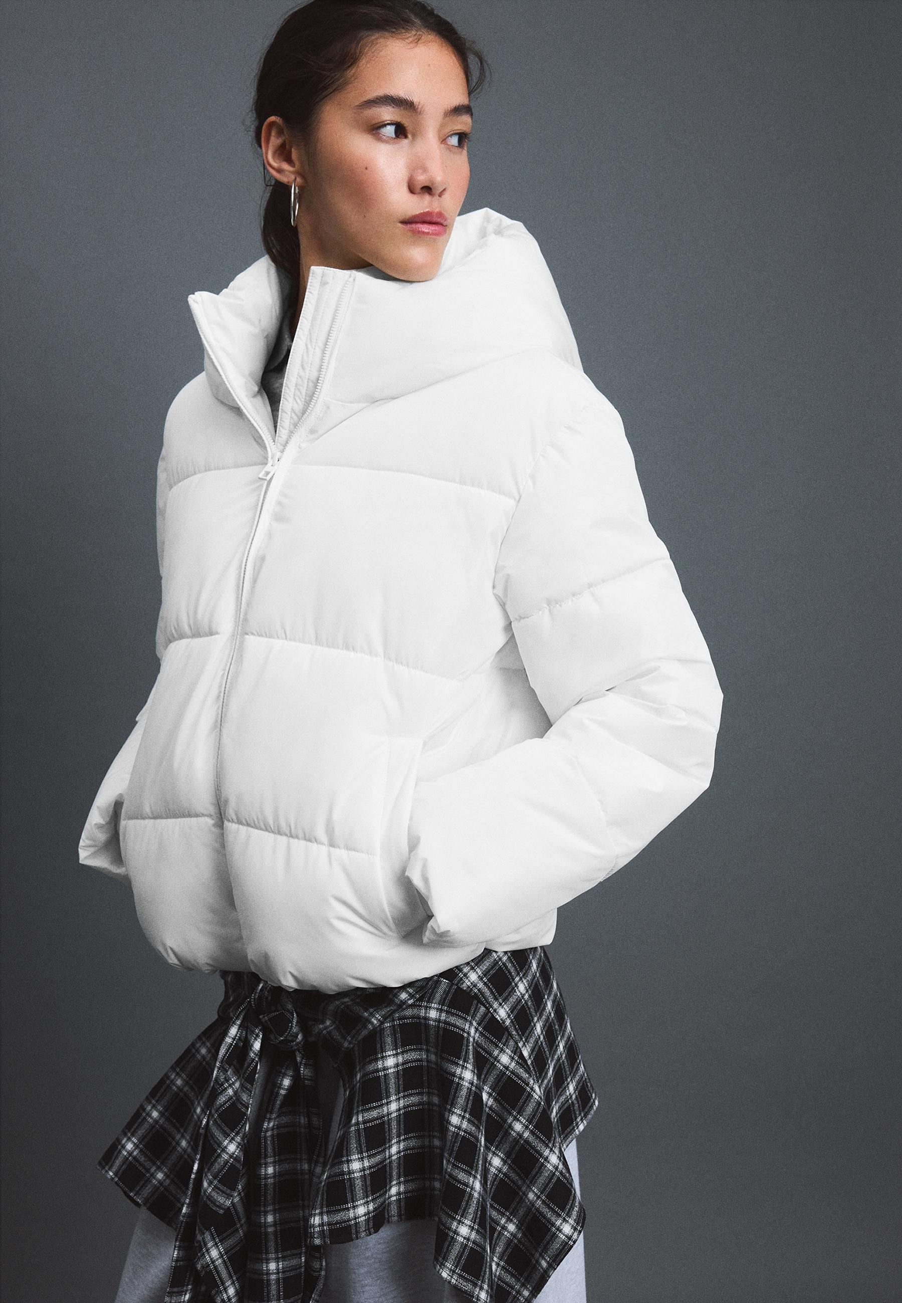 Stradivarius Kapüşonlu basic şişme ceket
