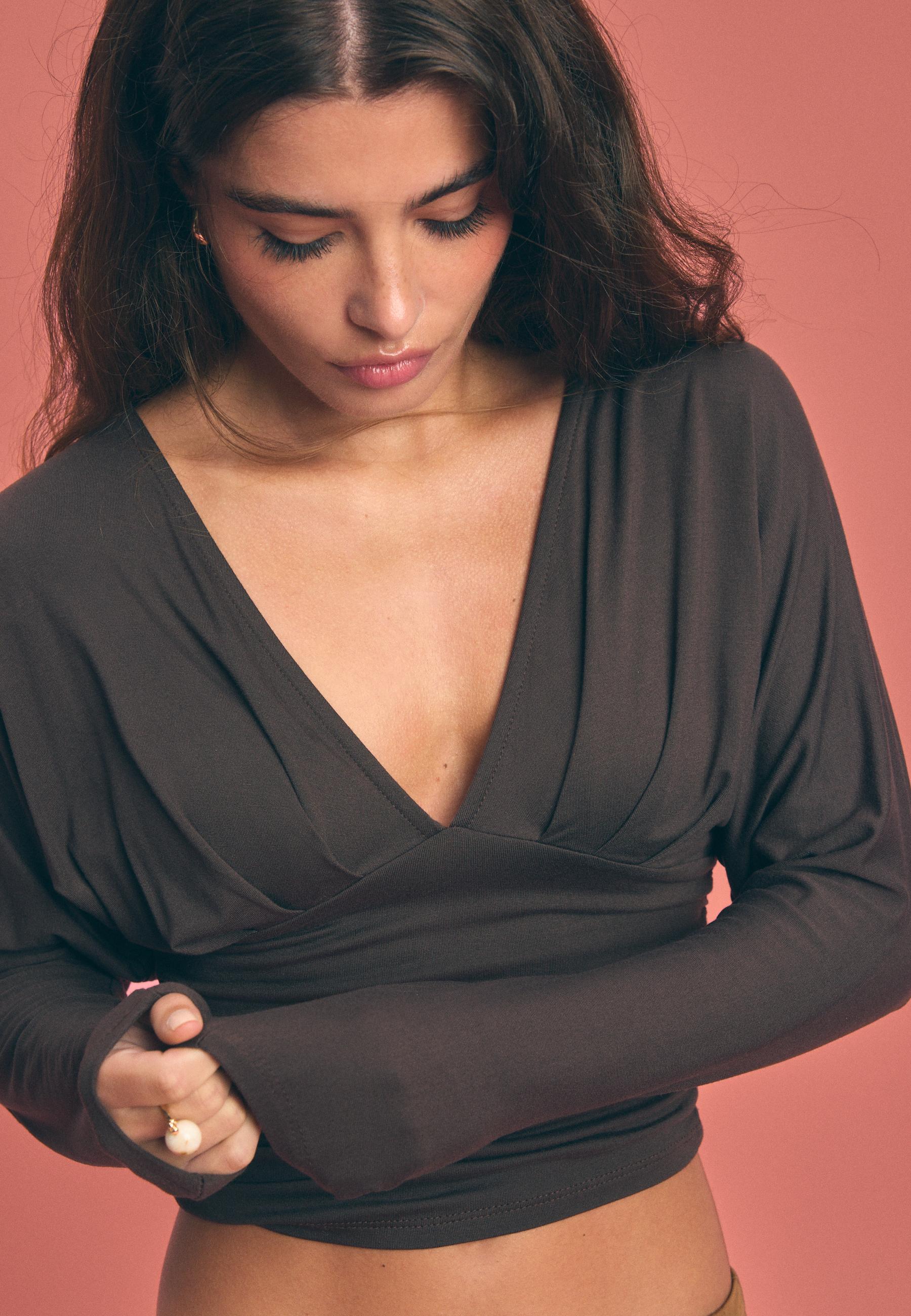 Long sleeve V-neck T-shirt — Brown