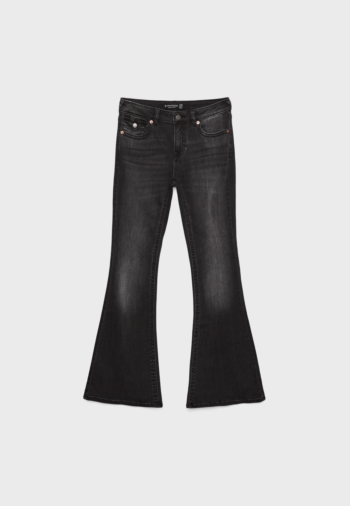 D04 low rise flared jeans Women's fashion Stradivarius Oman