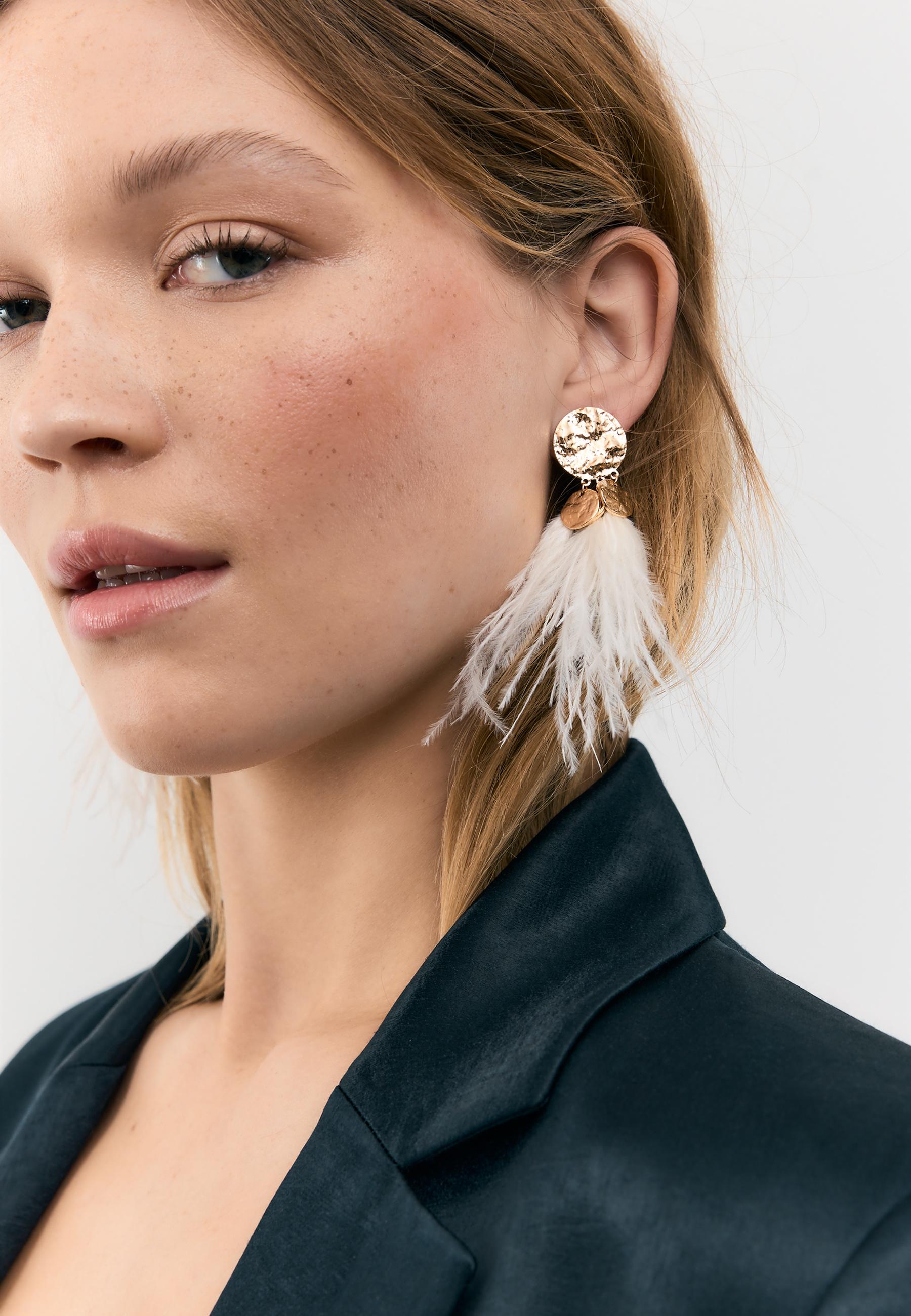Dangle earrings with textured feather pieces — White