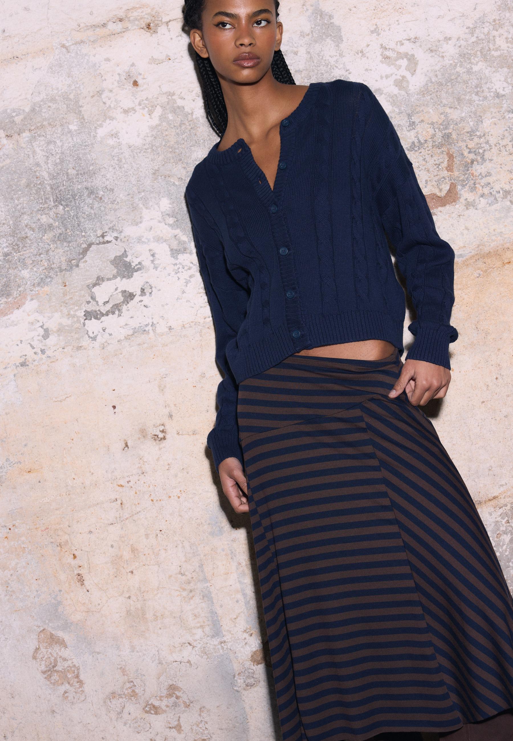 Button-up cable knit cardigan — Navy blue
