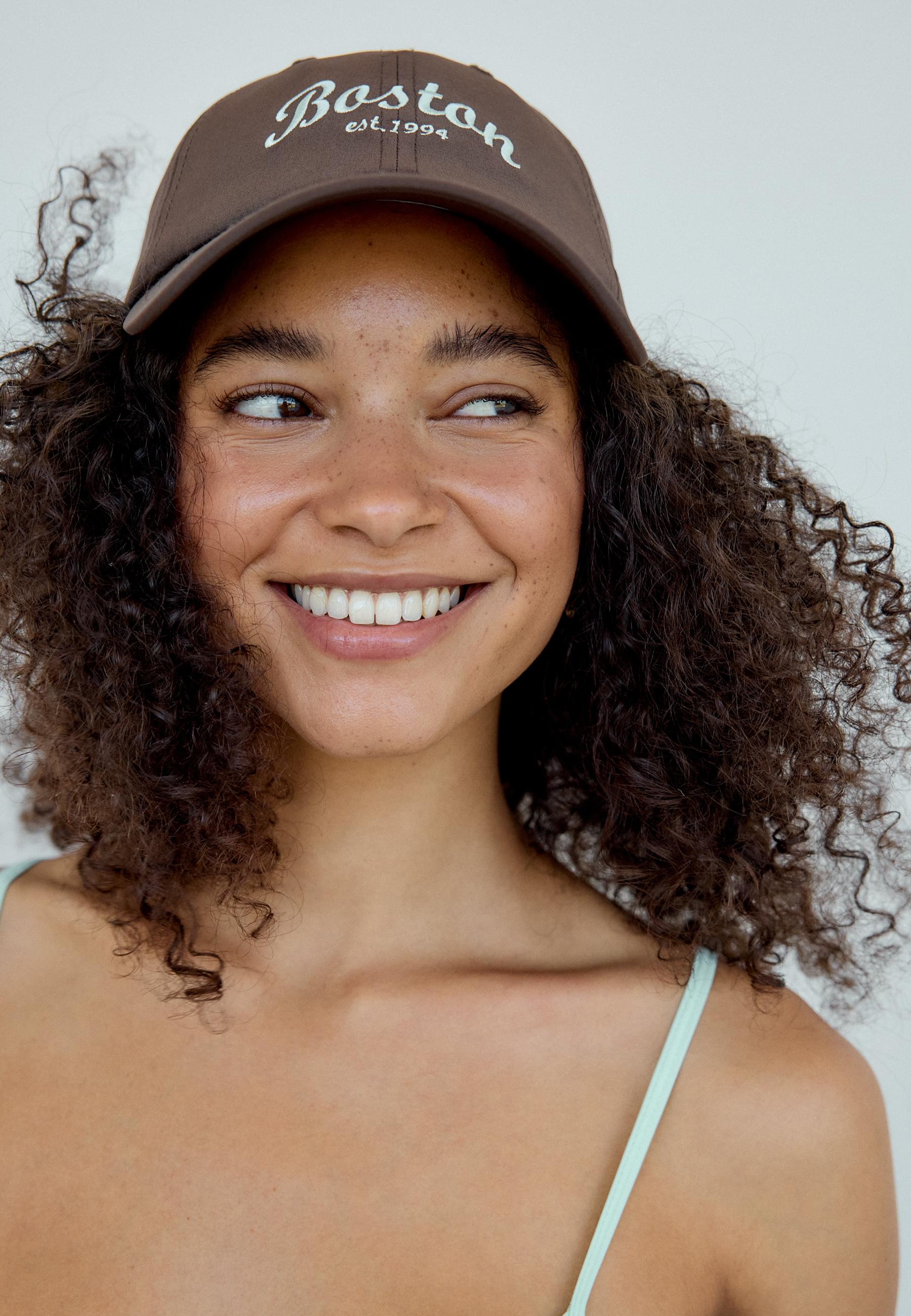 Embroidered cap — Brown