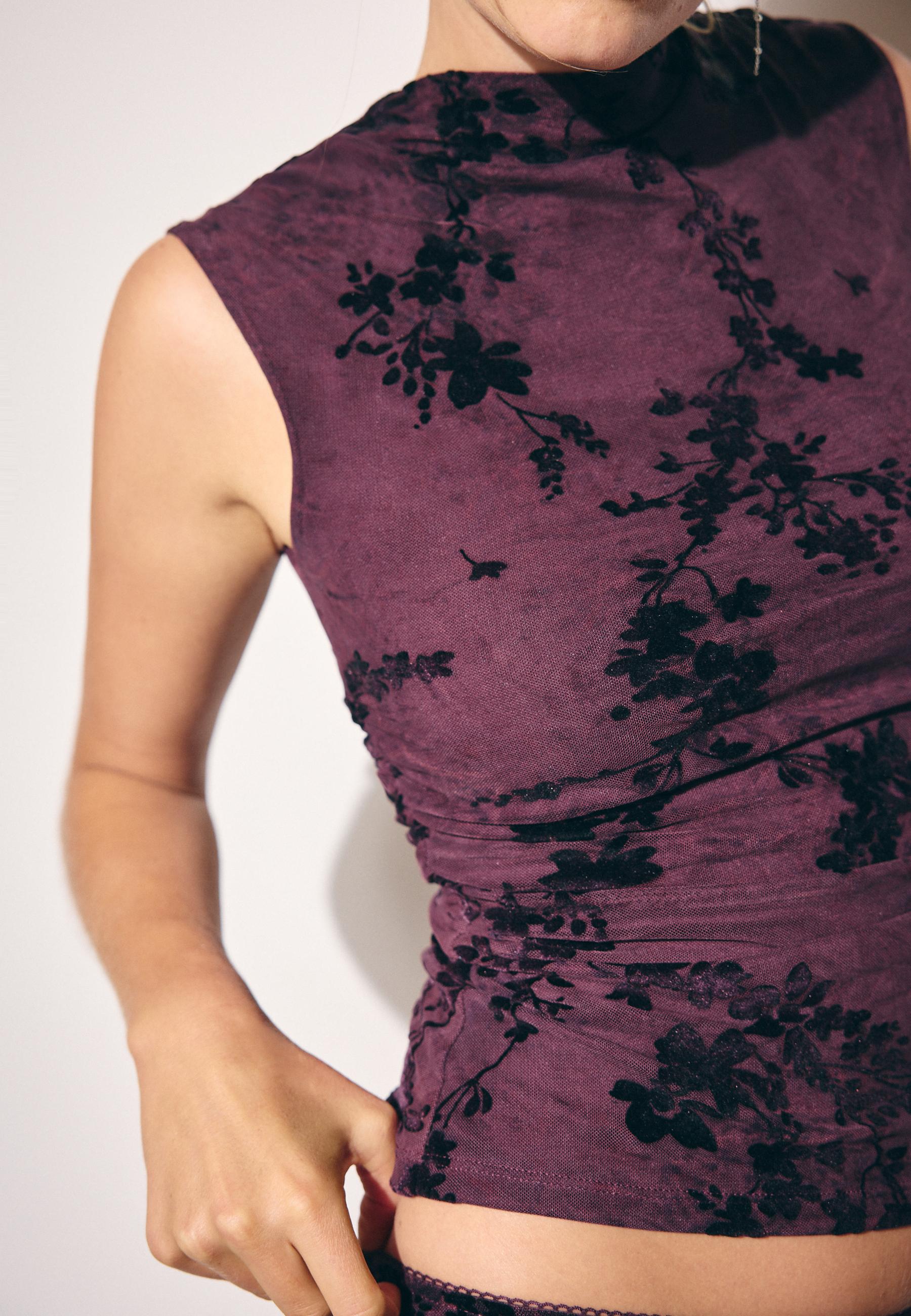 Flocked sleeveless funnel neck T-shirt — Purple