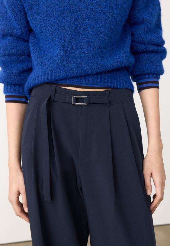 pantaloni ampi con dettaglio fibbia