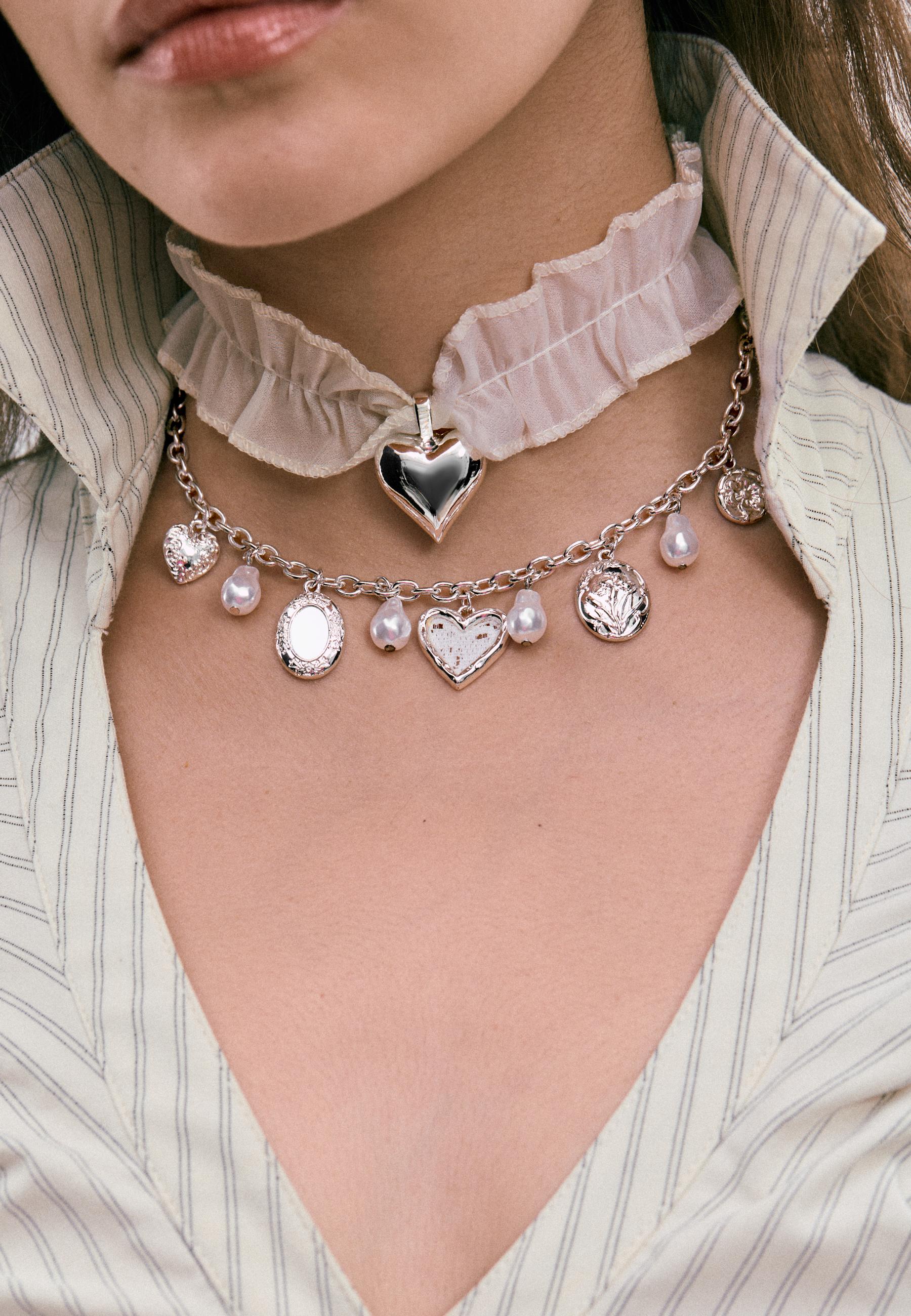 Layered necklace set with charms — Grey