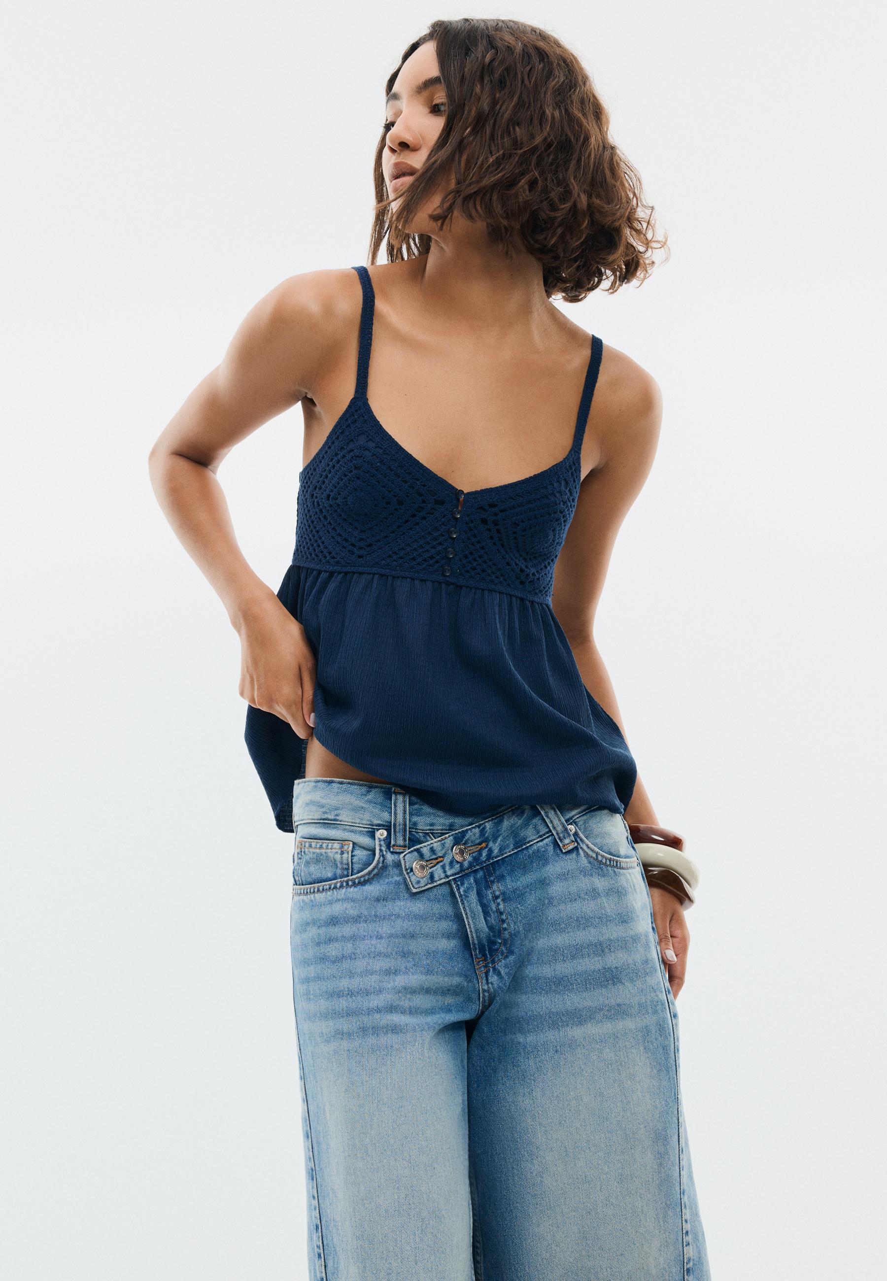Ruffled crochet top — Navy blue