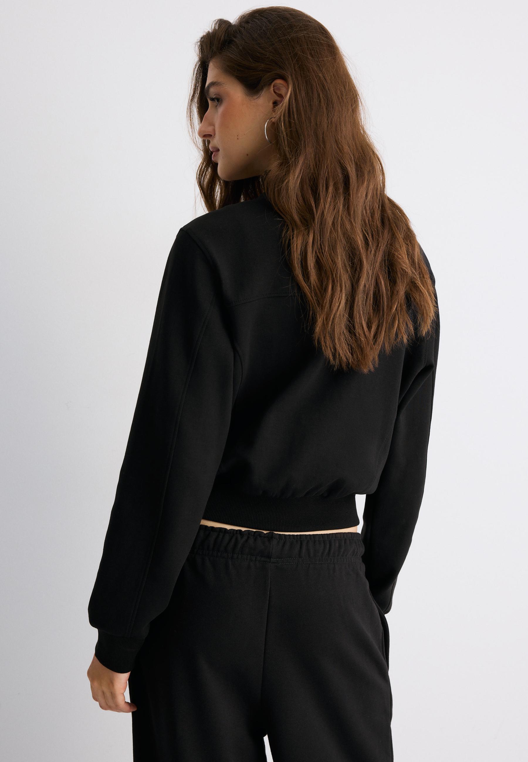 B09 Cropped High-Neck Zip-Up Sweatshirt — Black
