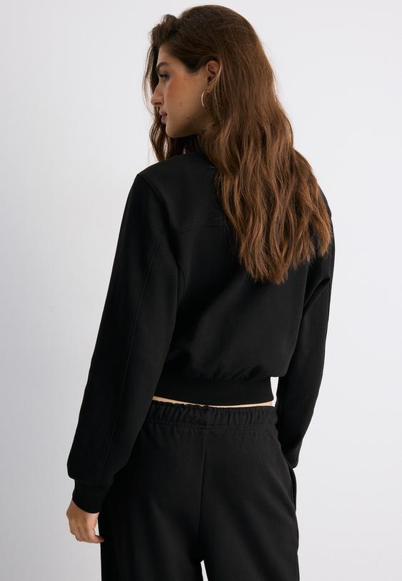 b09 fermuarlı dik yaka crop sweatshirt