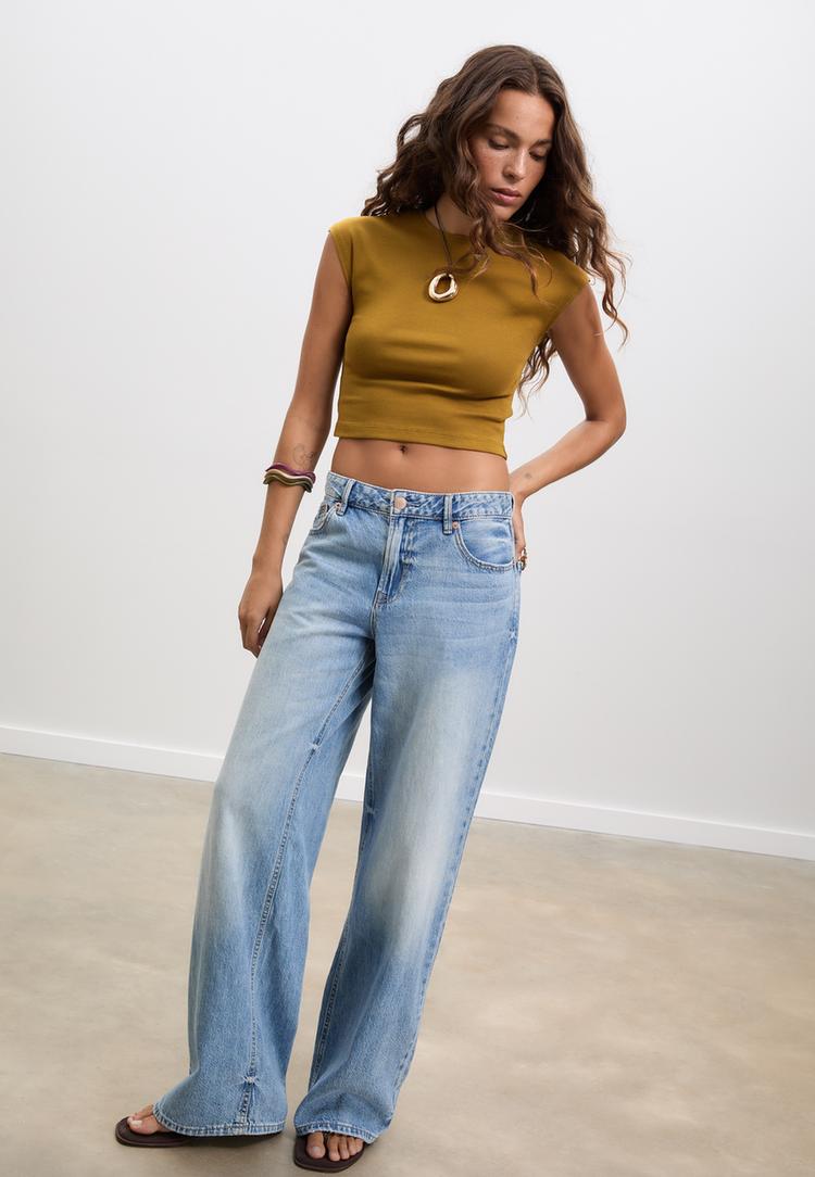 camiseta basica ajustada crop