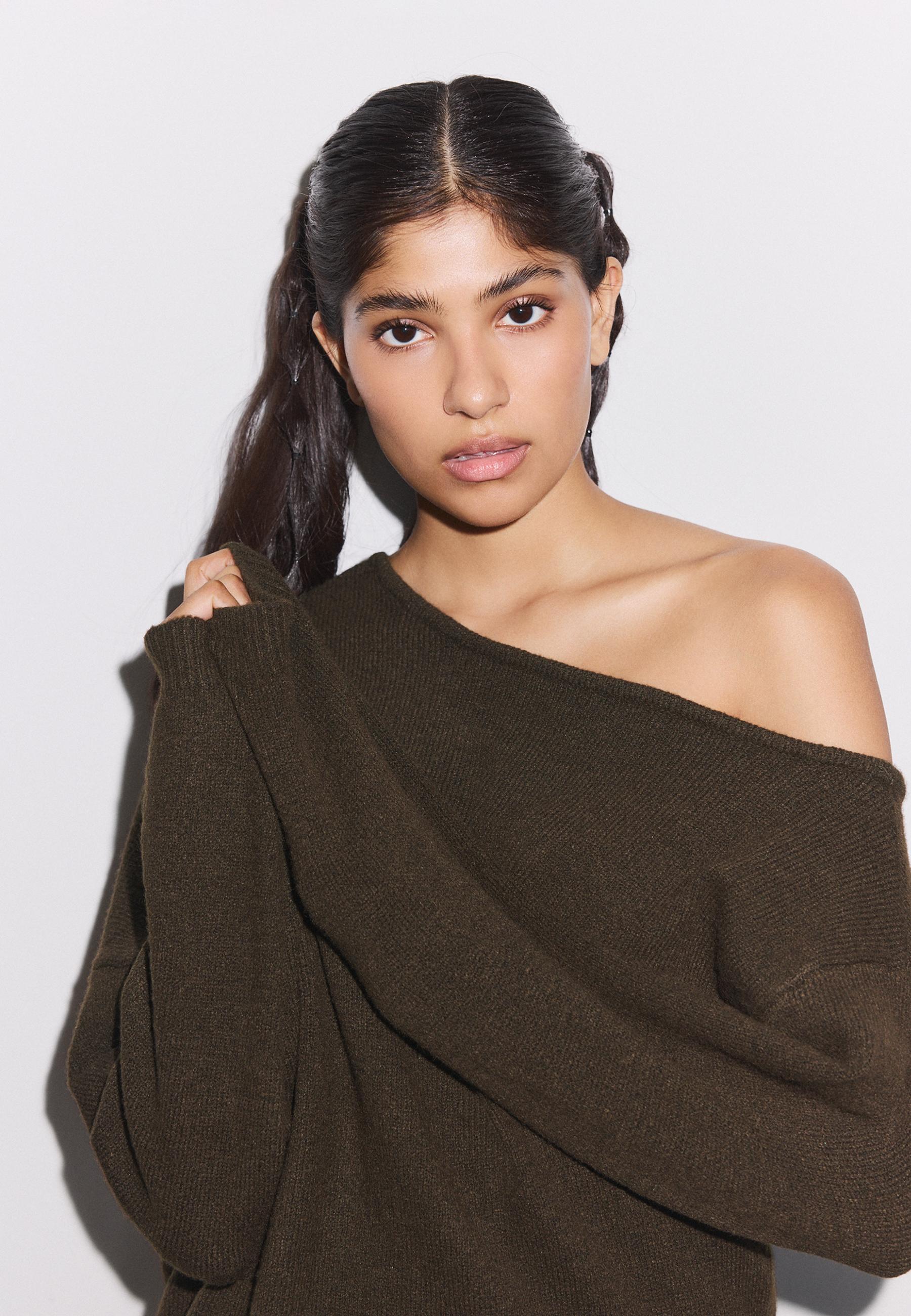 Asymmetric knit sweater — Brown