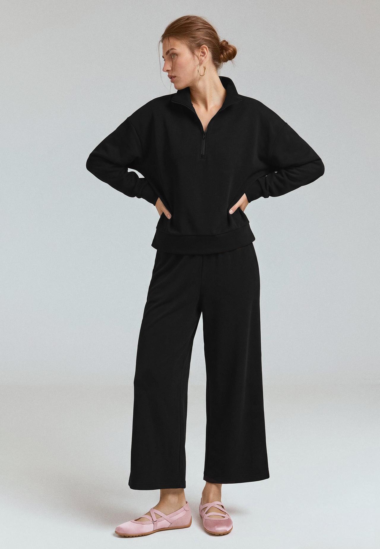 Soft-touch sweatshirt with zip — Black