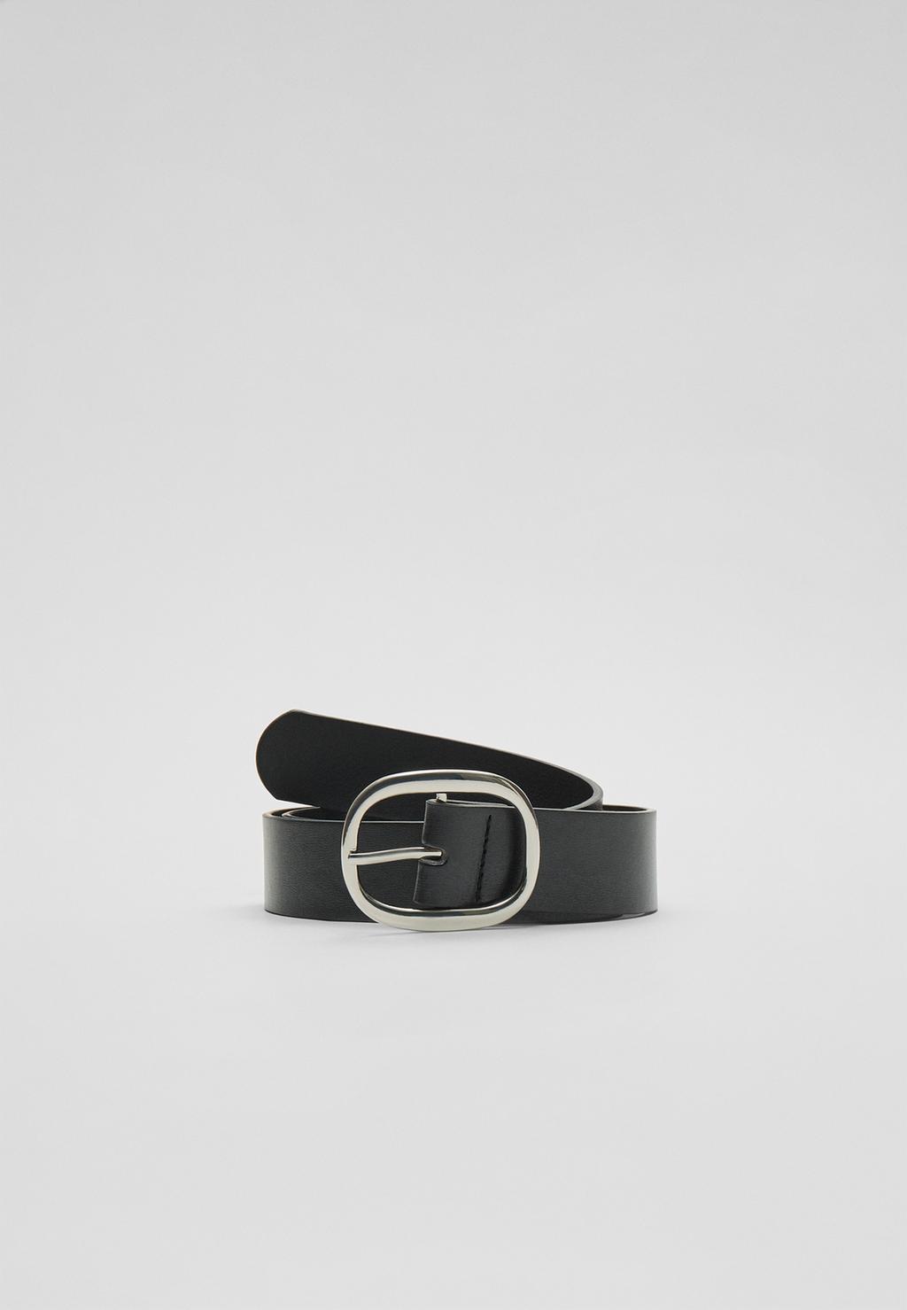 Belt with oval buckle