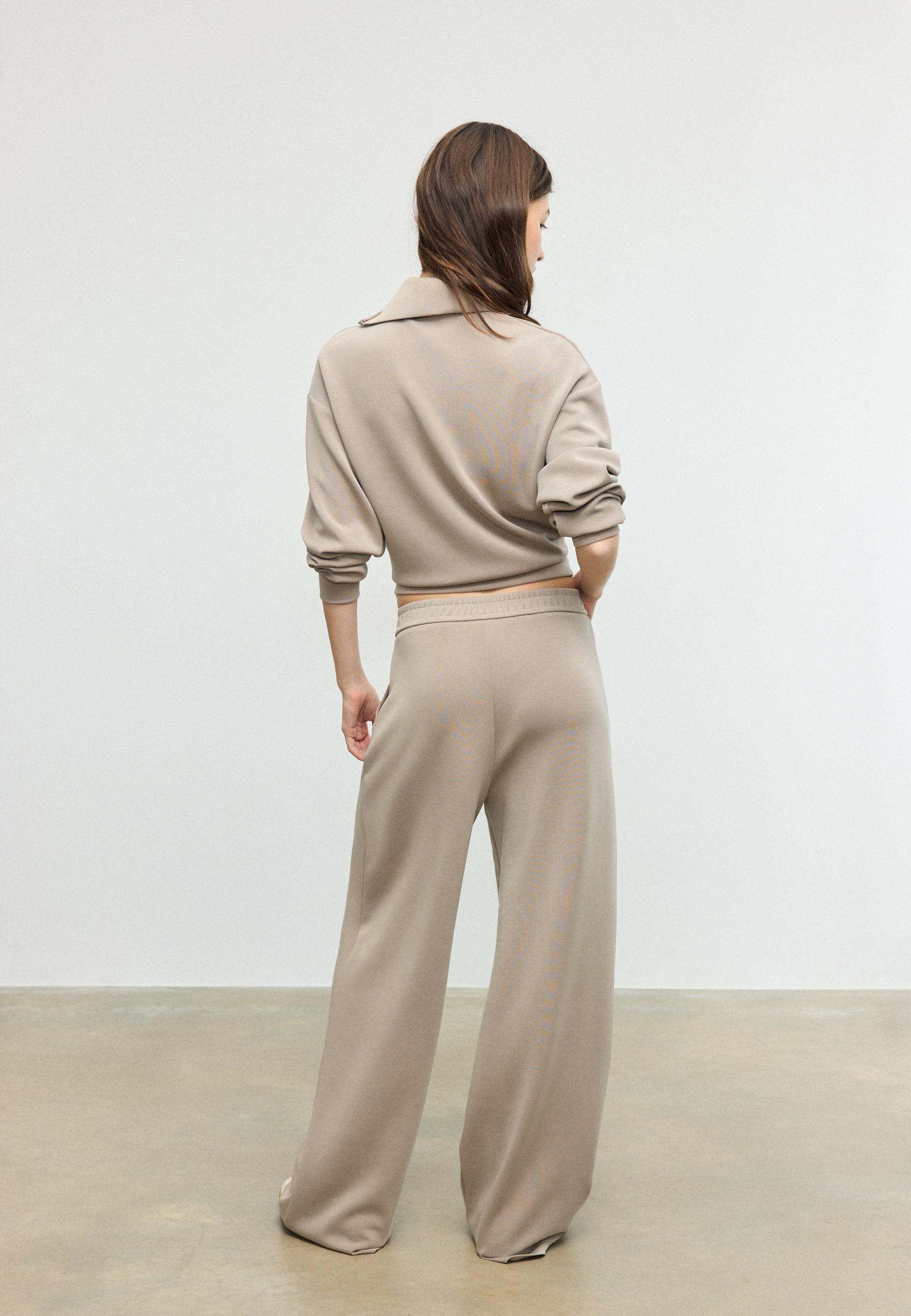 Soft-touch darted trousers — Beige