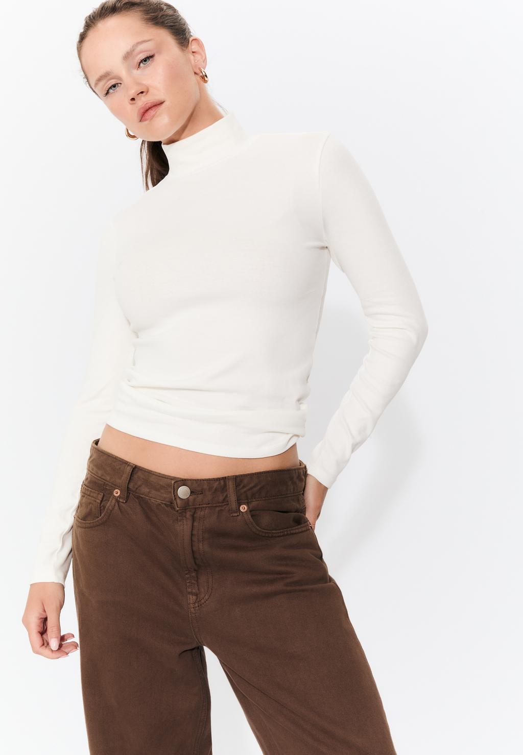 Camiseta básica cuello alto