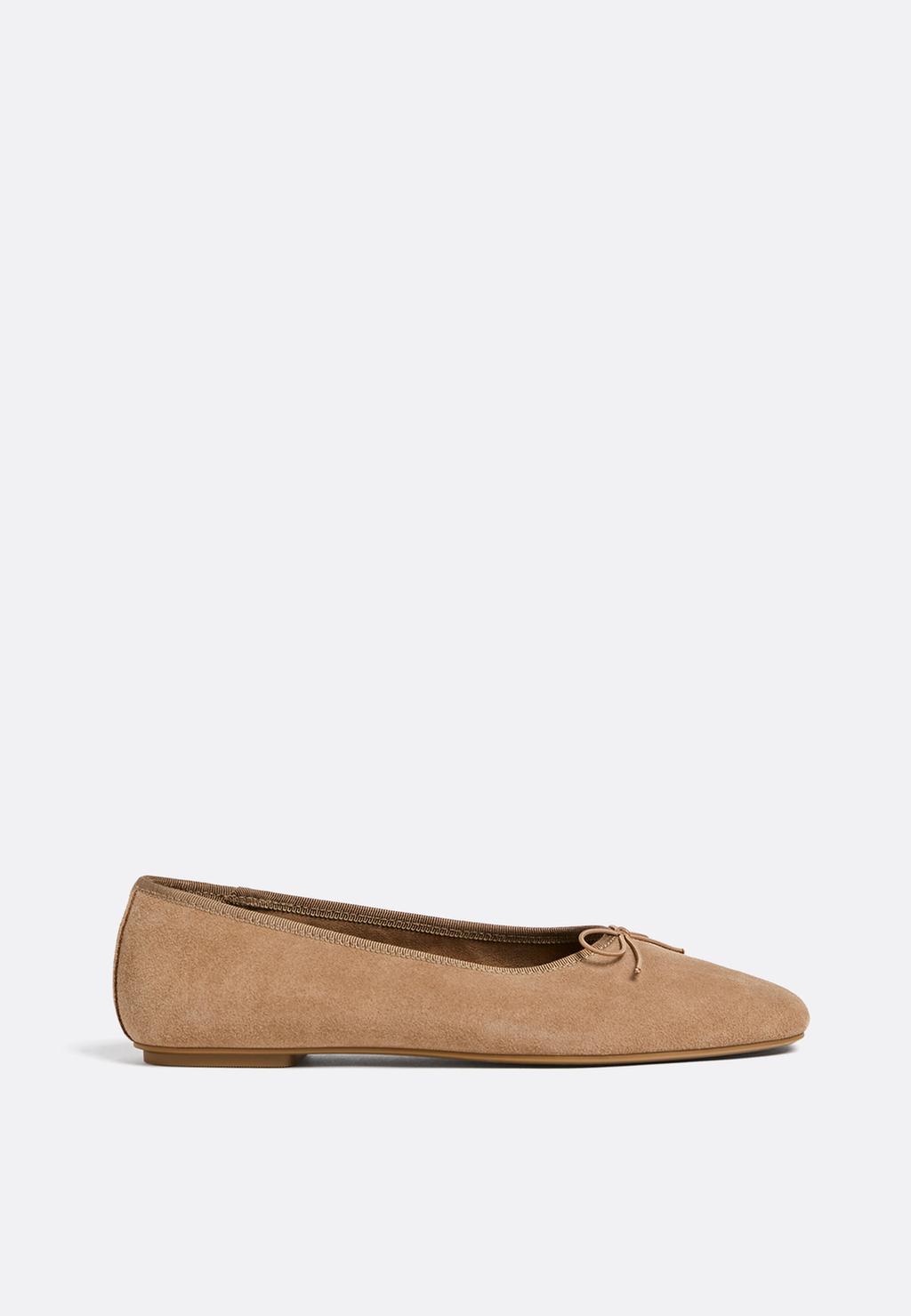 Split suede ballet flats with bow