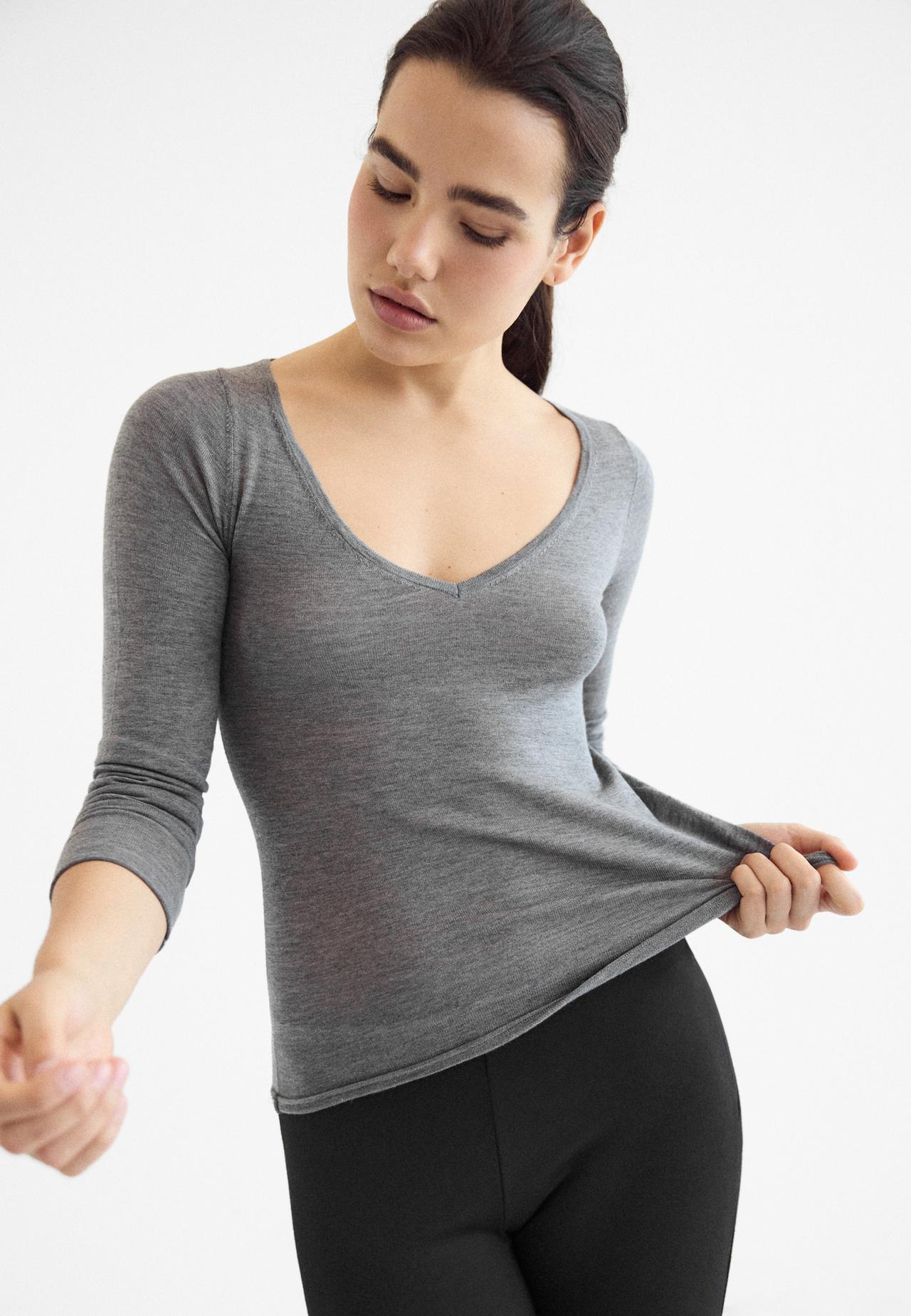 Basic wool and silk V-neck sweater — Grey melange