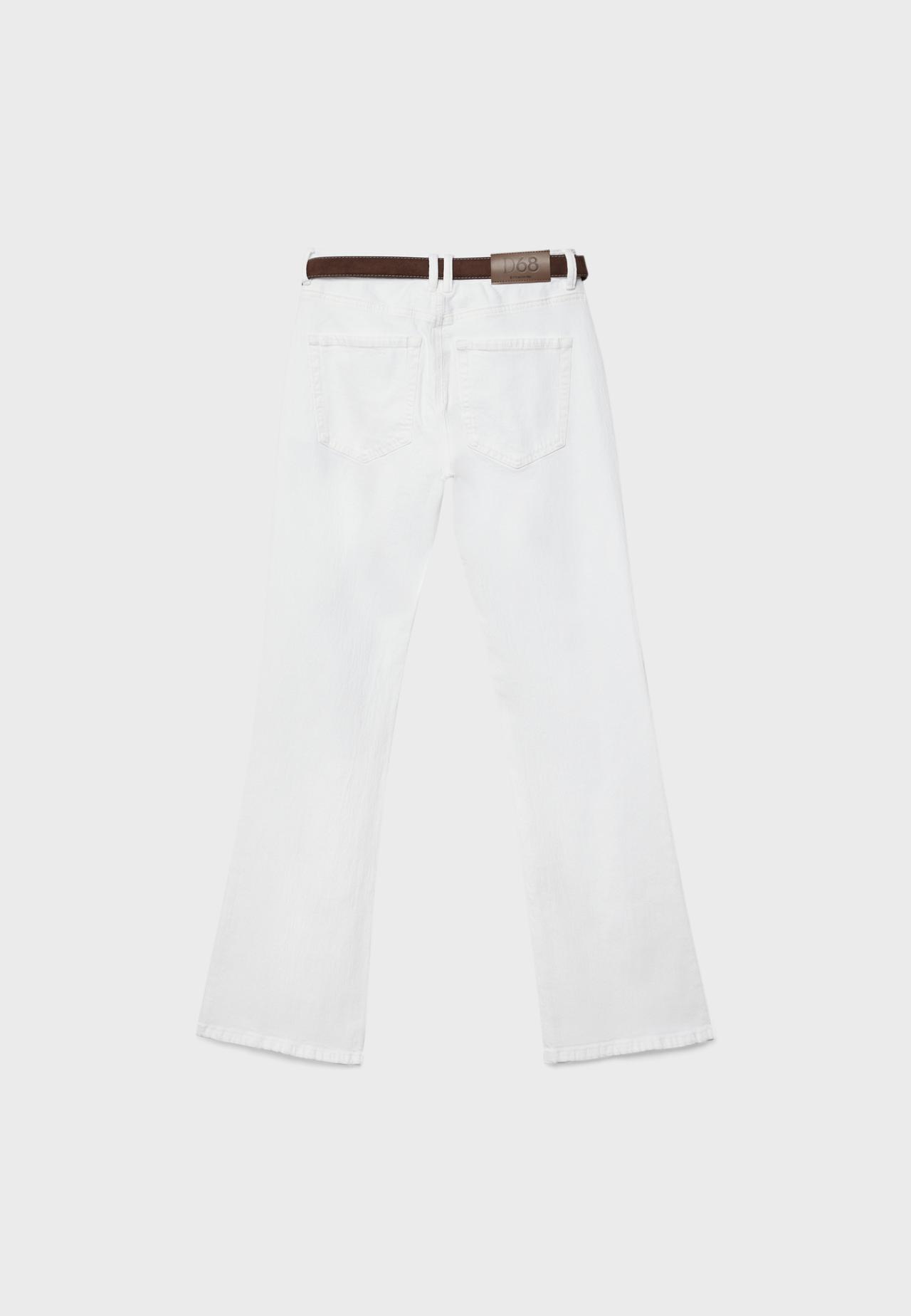 D68 boot-cut jeans with belt — White
