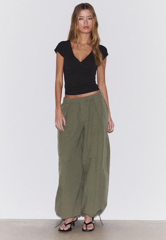 tshirt manches courtes avec decoupe sous la poitrine