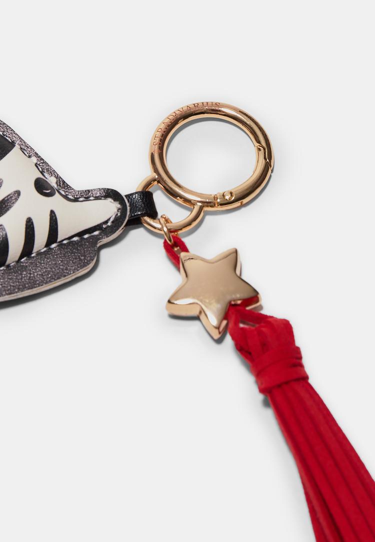 Stradivarius Μπρελόκ Με Μενταγιόν Ζέβρα Λευκό Os φωτογραφία