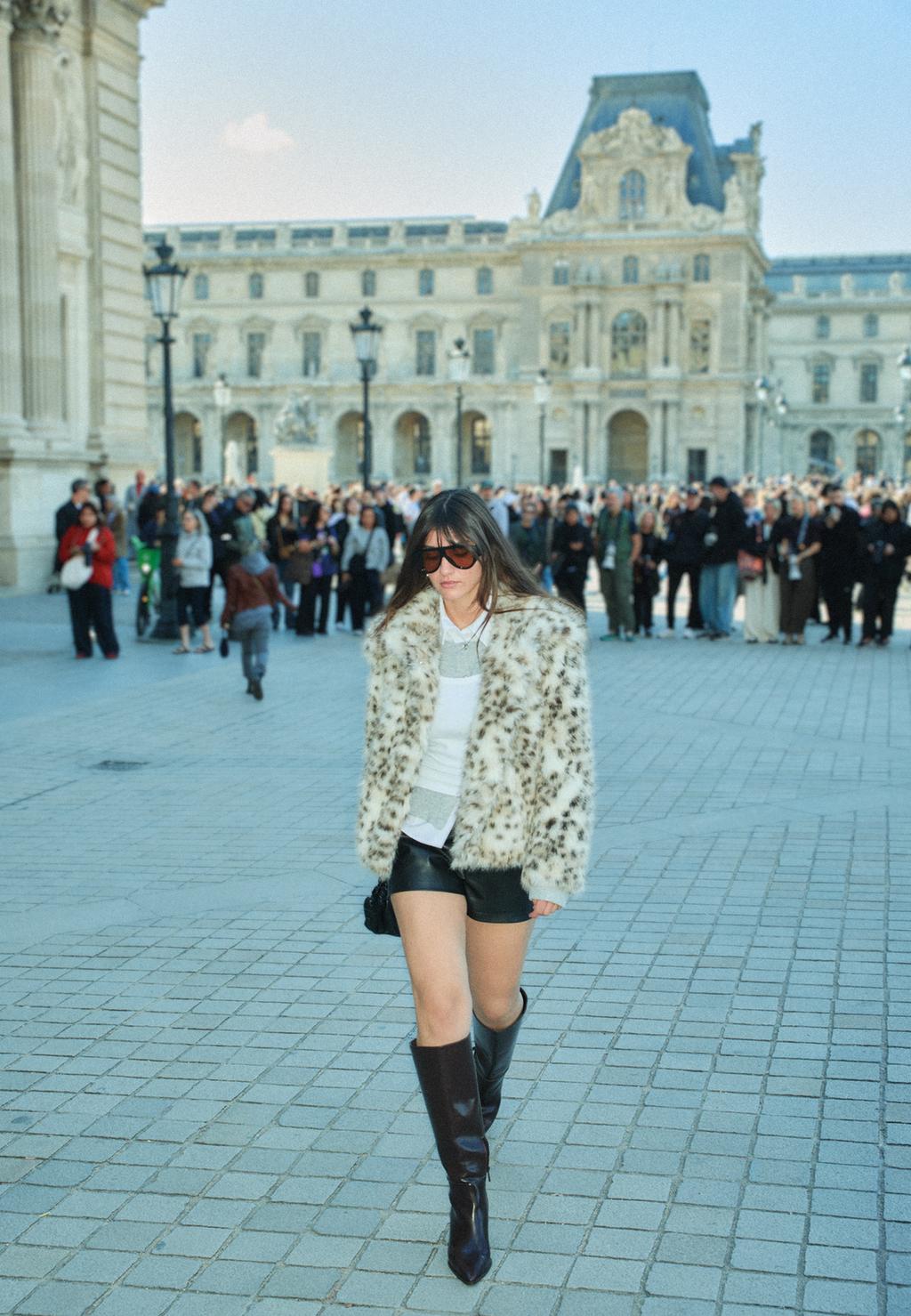 High-heeled boots