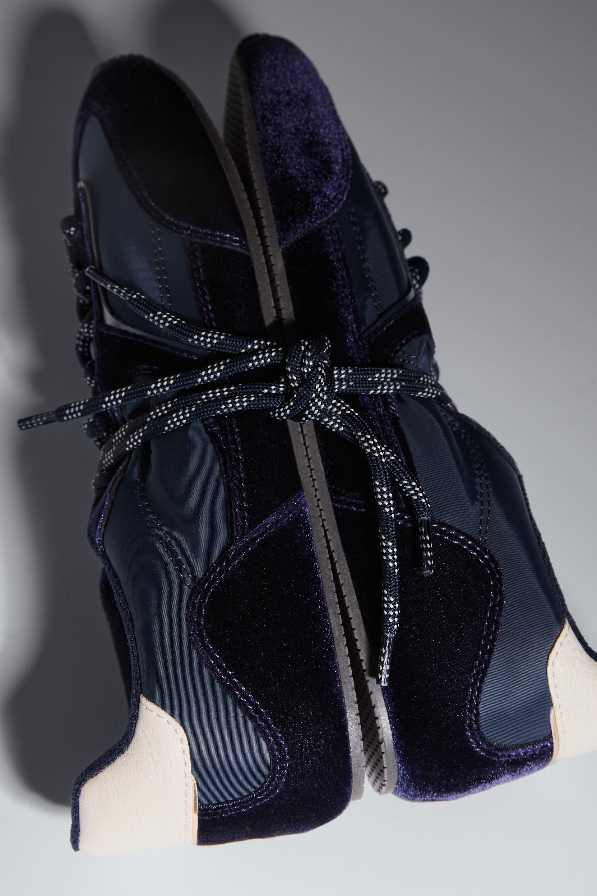 Ескі клитордың суреті Жалаңаш армян және араб әйелдері