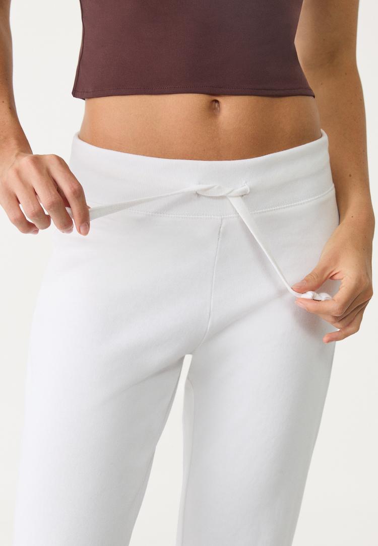 pantalon jogger flare cordones