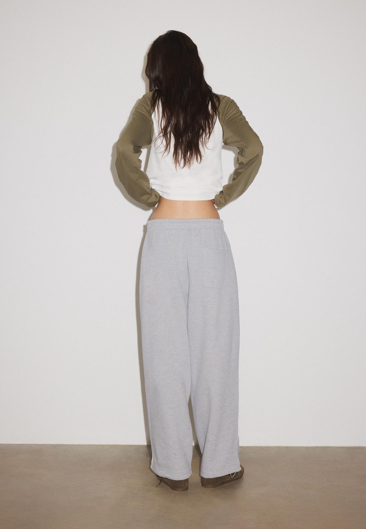 Plush joggers with contrast piping — Grey melange