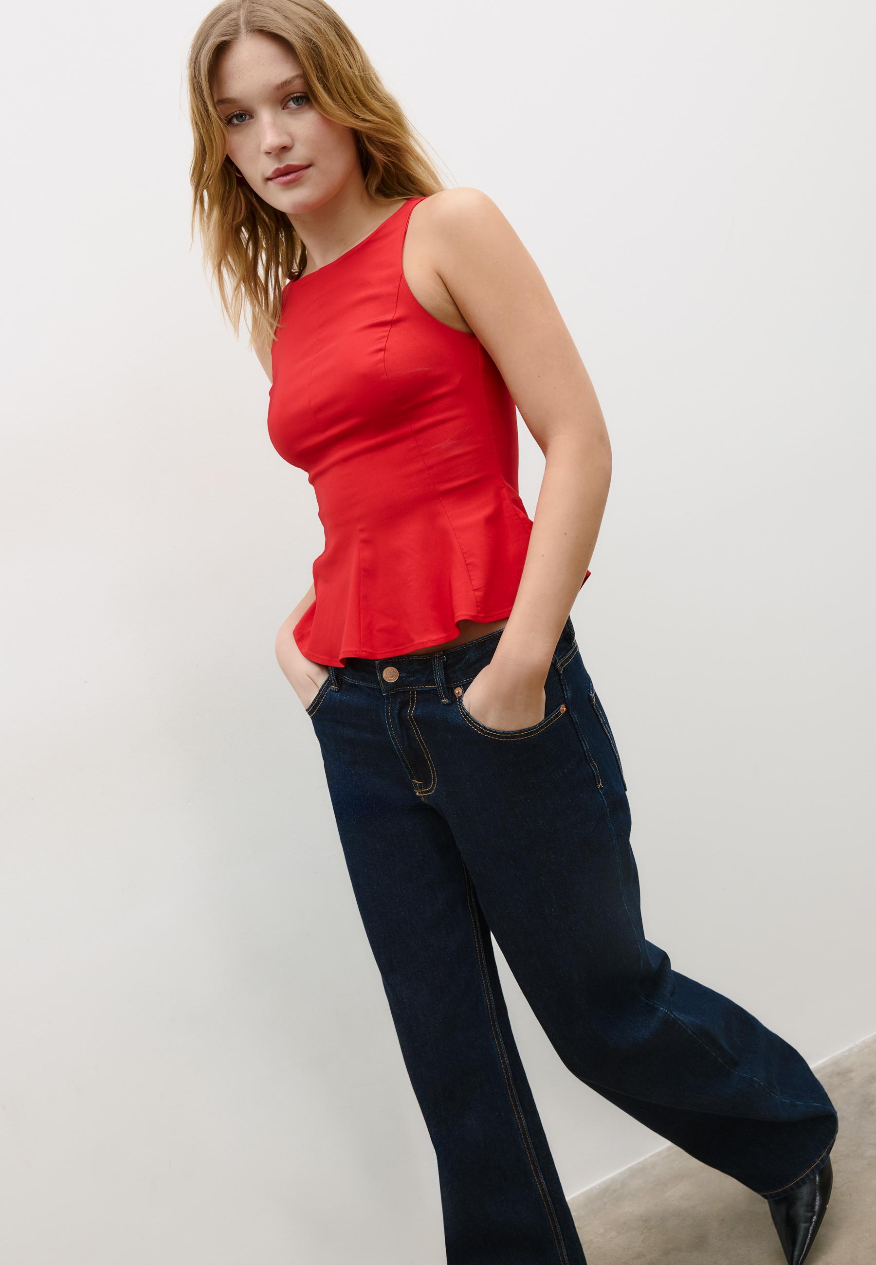 Sleeveless peplum top — Red