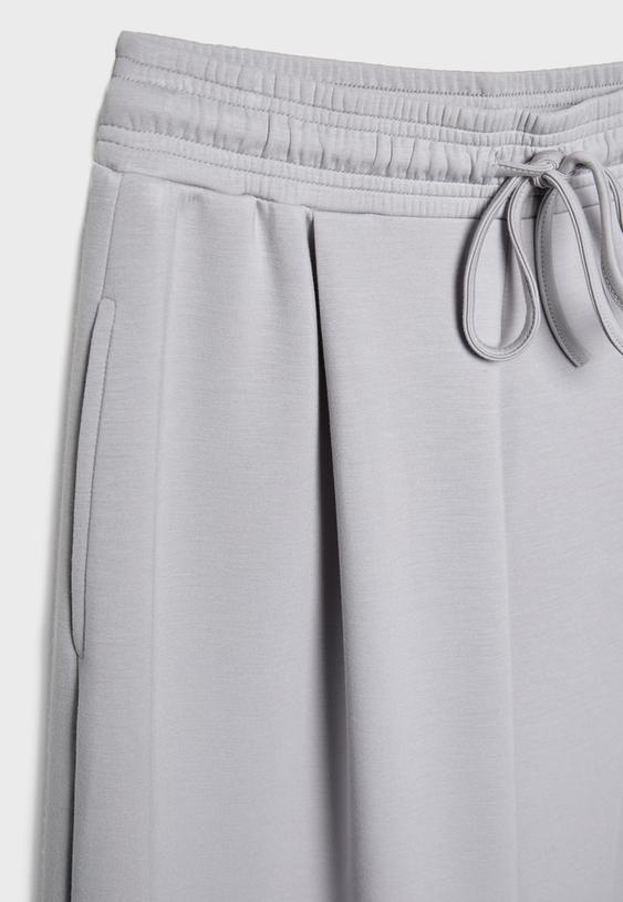 Yumuşak dokulu ve pilili jogger pantolon_3