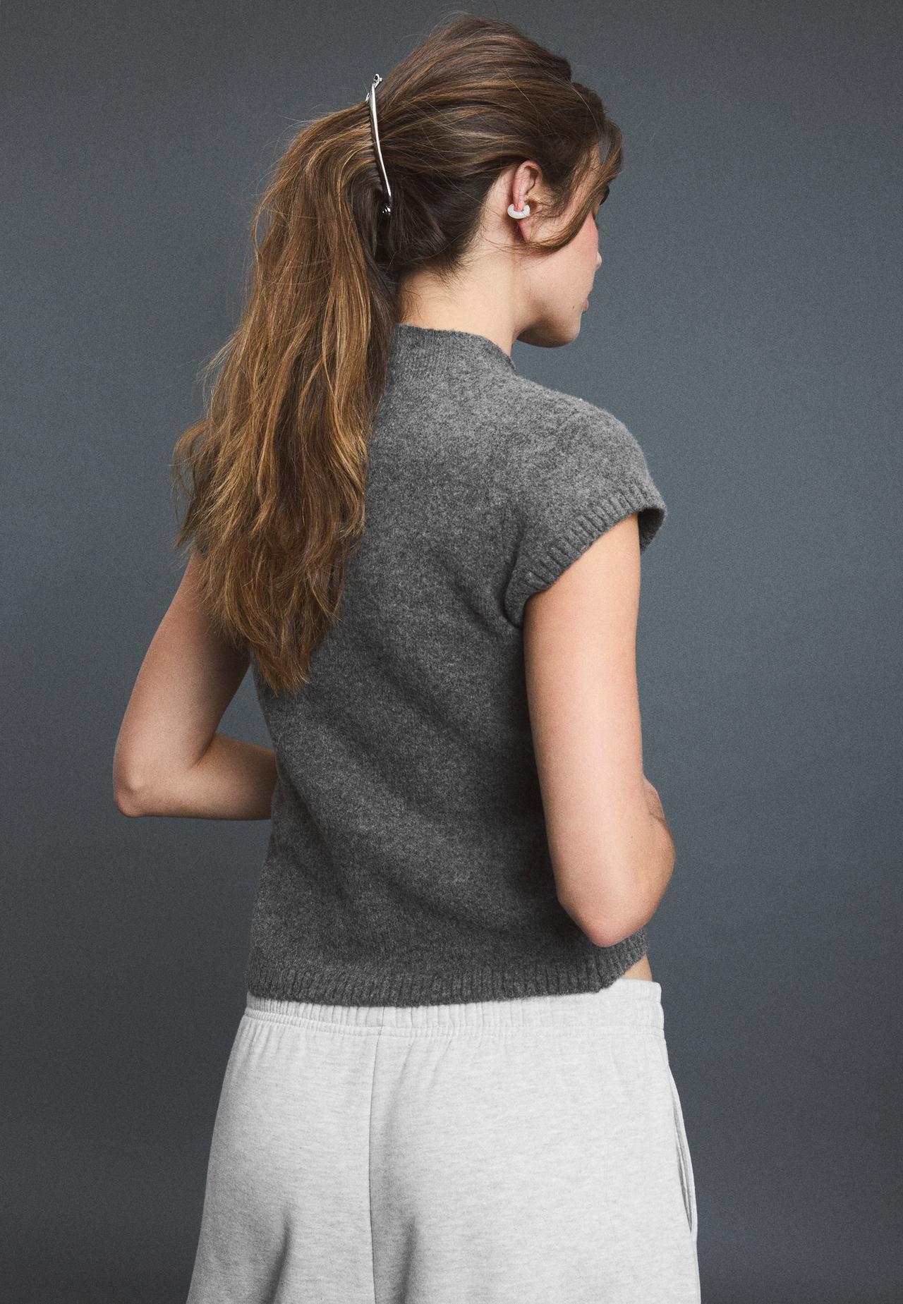 Short sleeve stand collar knit jumper — Dark grey