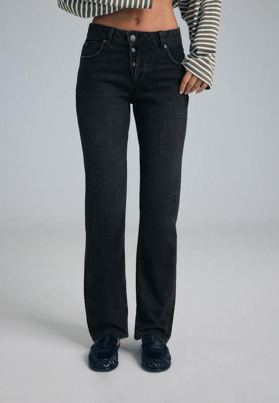 slim fit jeans in recht model