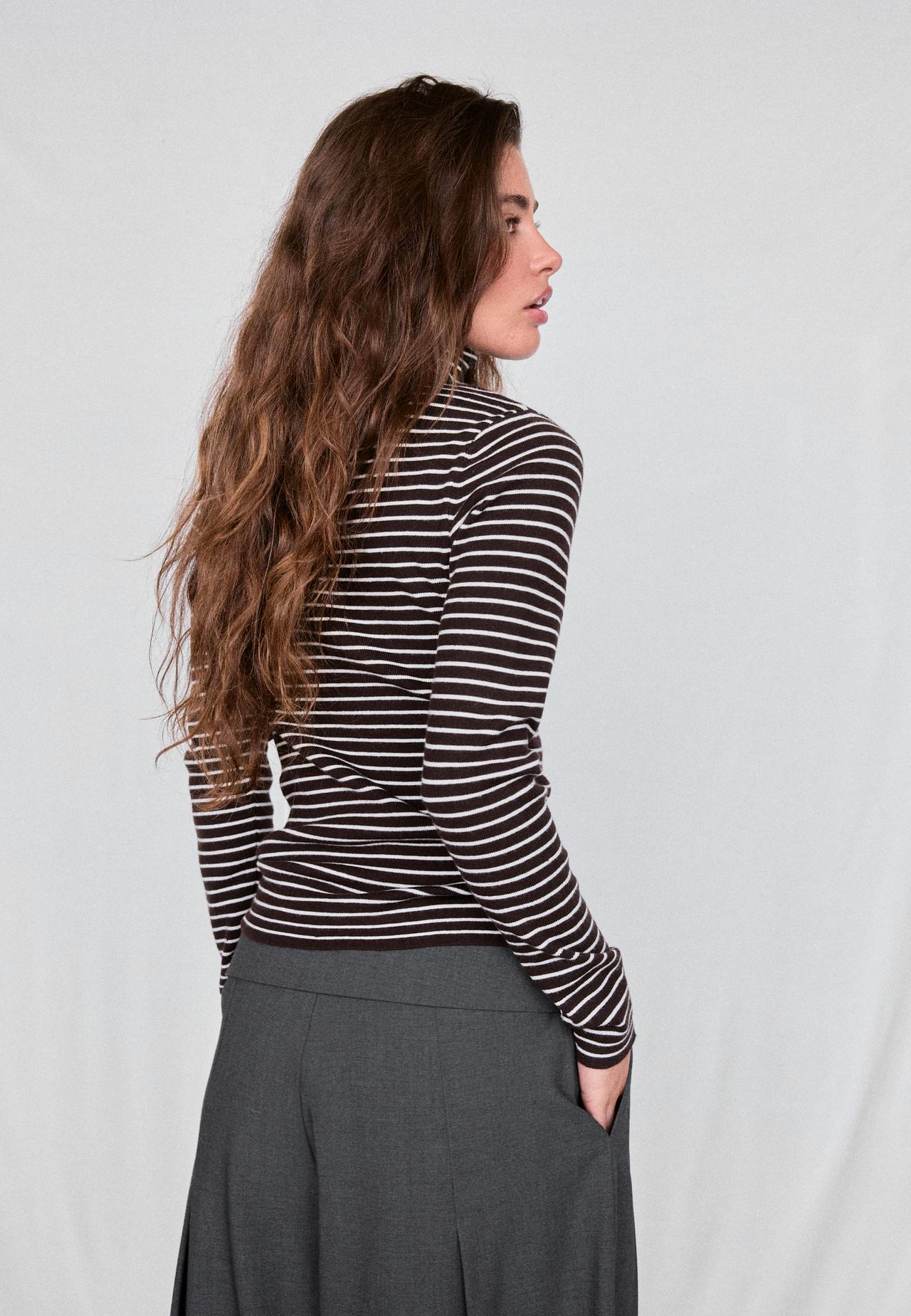 Basic turtleneck jumper — Brown