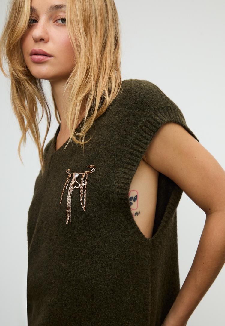 charm rhinestone chain brooch