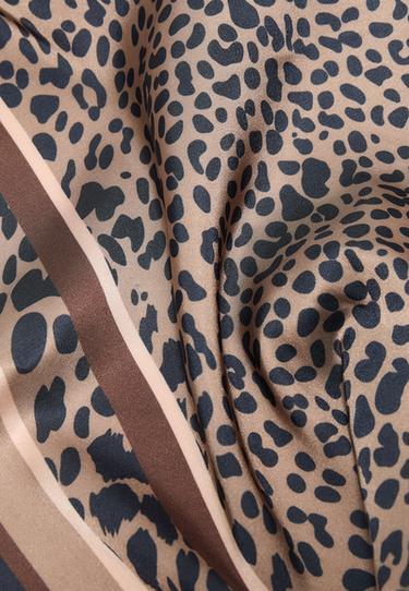 Leopard print scarf — Pastel pink 3